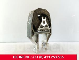 Gebruikte Motorrubber Ford Transit Connect (PJ2) 1.5 EcoBlue Prijs € 24,20 Inclusief btw aangeboden door van Deijne Onderdelen Uden B.V.
