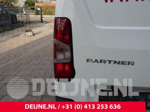 Peugeot Partner Achterlicht links O289088 foto 2