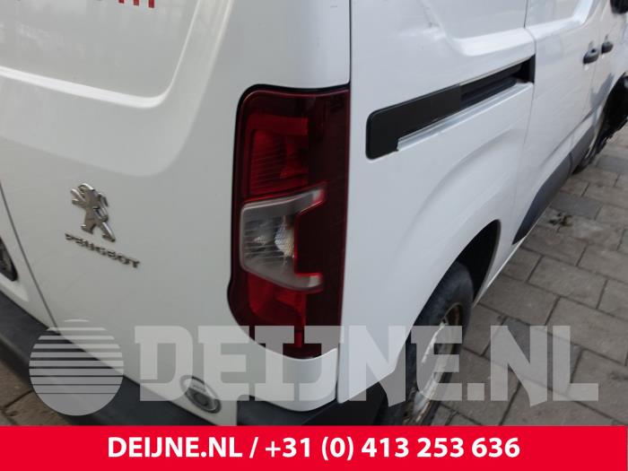 Peugeot Partner Rücklicht rechts O289089