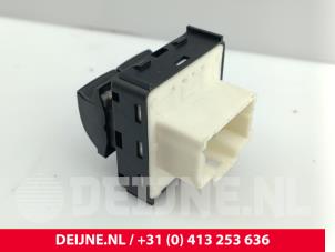 Peugeot Partner Electric window switch O289099 photo 3