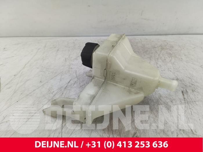 Nissan NV200 Ausgleichsbehälter O289158