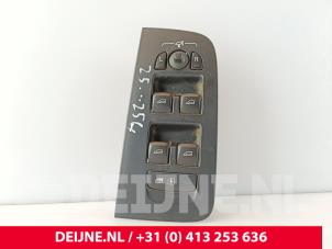 Gebruikte Raam schakelaar elektrisch Volvo V60 Cross Country I (FZ) 2.0 D3 16V Prijs € 55,00 Margeregeling aangeboden door van Deijne Onderdelen Uden B.V.
