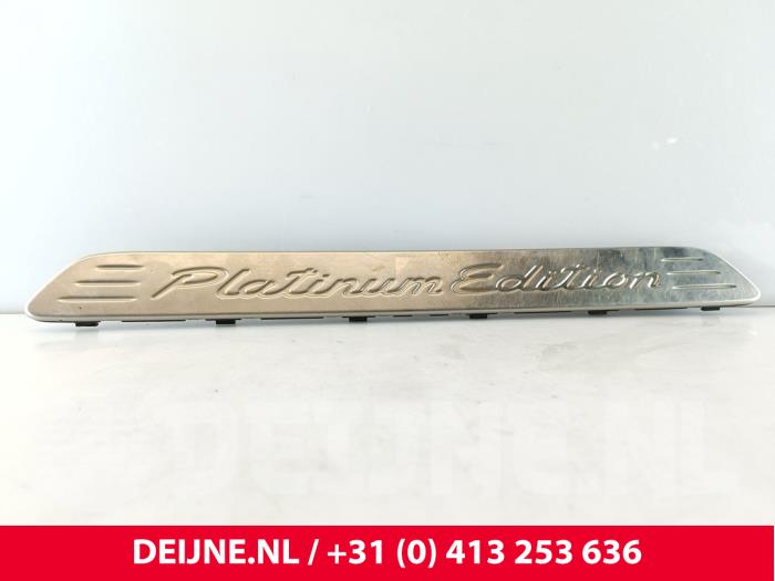 Porsche Cayenne Afdeklijst dorpel links O289266