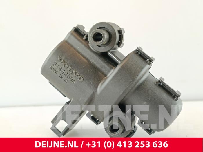 Gebruikte Diversen Volvo XC90 II 2.0 B5 16V Mild Hybrid AWD Prijs € 30,00 Margeregeling aangeboden door van Deijne Onderdelen Uden B.V.