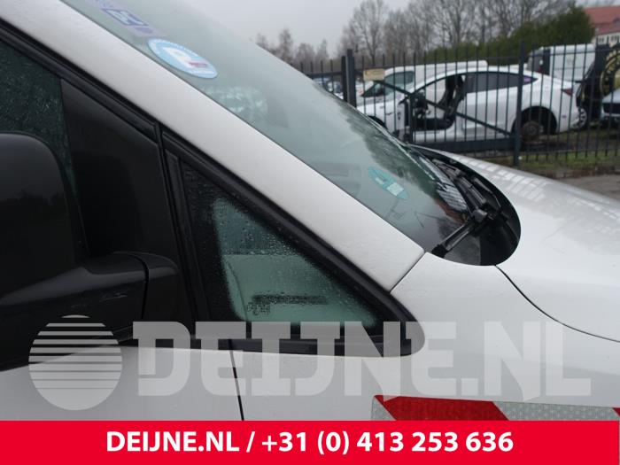 Volkswagen Caddy Dreieckfenster rechts vorne O289392