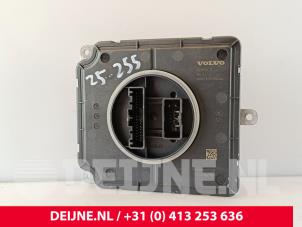 Gebruikte Module LED koplamp Volvo C40 Recharge (XK) Recharge Twin 78 kWh Prijs € 187,55 Inclusief btw aangeboden door van Deijne Onderdelen Uden B.V.