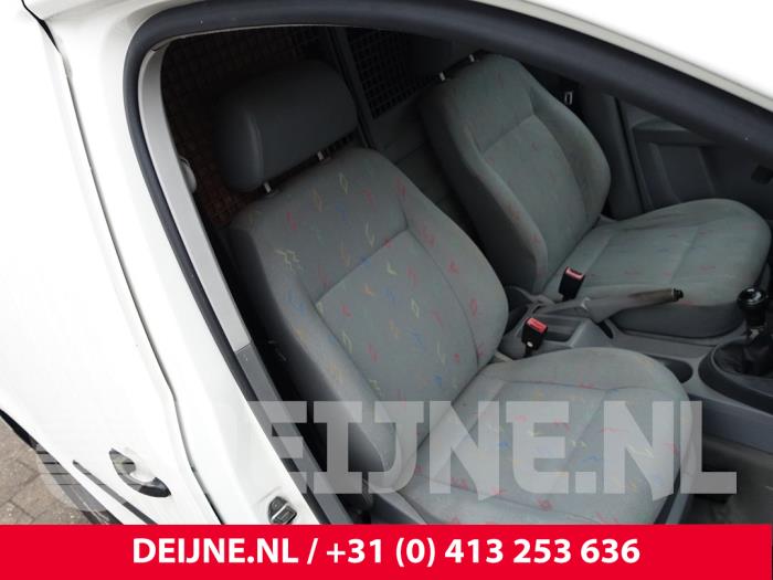 Volkswagen Caddy Sitz rechts O289666