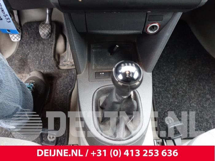 Gebruikte Versnellingspook Volkswagen Caddy III (2KA,2KH,2CA,2CH) 2.0 SDI Prijs € 60,50 Inclusief btw aangeboden door van Deijne Onderdelen Uden B.V.