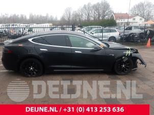 Gebruikte Dorpel rechts Tesla Model S 75 Prijs € 847,00 Inclusief btw aangeboden door van Deijne Onderdelen Uden B.V.