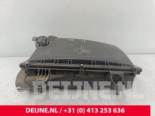 Gebruikte Luchtfilterhuis Mercedes Vito (447.6) 2.2 114 CDI 16V Prijs € 60,50 Inclusief btw aangeboden door van Deijne Onderdelen Uden B.V.