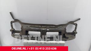 Gebruikte Frontpaneel Opel Vivaro 2.5 DTI 16V Prijs € 48,40 Inclusief btw aangeboden door van Deijne Onderdelen Uden B.V.