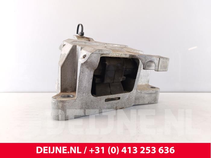 Lynk & Co 01 Motorlager O290070