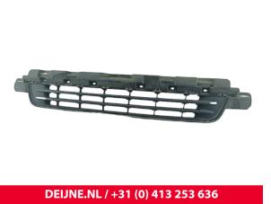 Opel Vivaro Grille O290190 photo 2