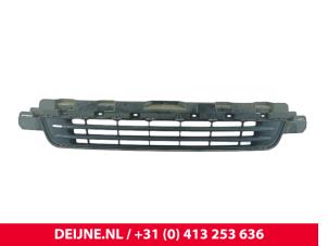 Opel Vivaro Grille O290190 photo 3