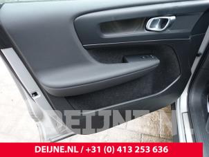 Volvo XC40 Portier 4Deurs links-voor O290241 foto 2