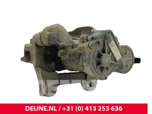 Volvo XC40 Remklauw (Tang) links-achter O290243 foto 2