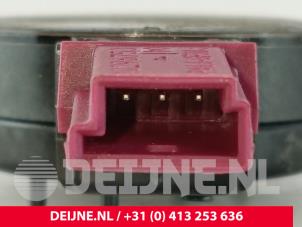 Lynk & Co 01 Regensensor O290406 foto 3