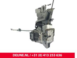 Volvo XC90 Front door lock mechanism 4-door, right O290906 photo 3