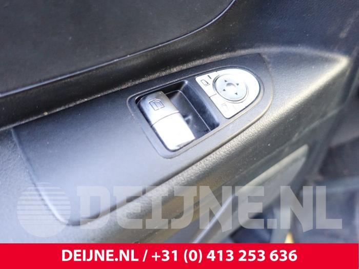 Mercedes eVito Elektrisch Raam Schakelaar O290652