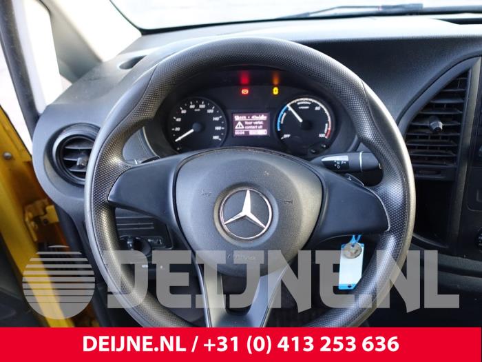 Mercedes eVito Lenkrad O290690