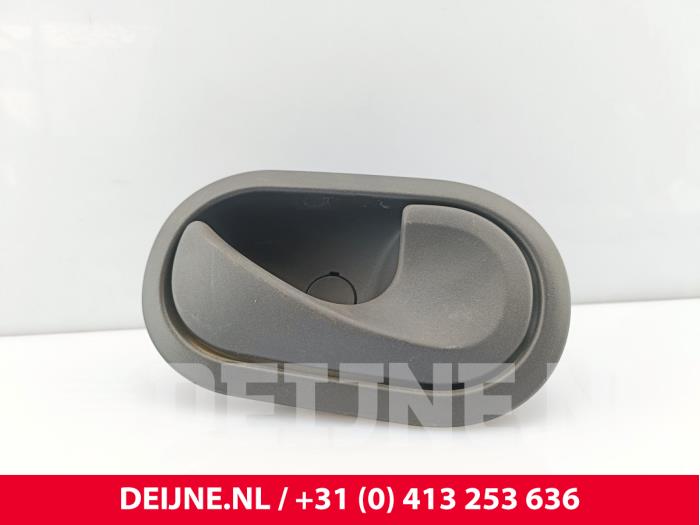 Nissan Interstar Türgriff 2-türig rechts O290738