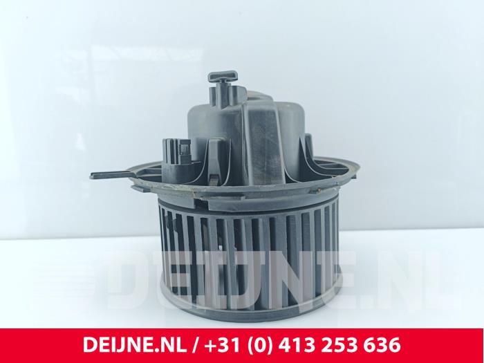 Volkswagen Caddy Heating and ventilation fan motor O290621