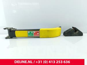 Gebruikte Deurvanger bus/bestel rechts Ford Transit Custom 2.2 TDCi 16V Prijs € 66,55 Inclusief btw aangeboden door van Deijne Onderdelen Uden B.V.