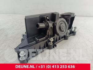 Lynk & Co 01 Rocker cover O290966 photo 3