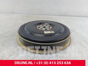 Gebruikte Krukas Poelie Volvo XC60 I (DZ) 2.0 D4 16V Prijs € 65,00 Margeregeling aangeboden door van Deijne Onderdelen Uden B.V.