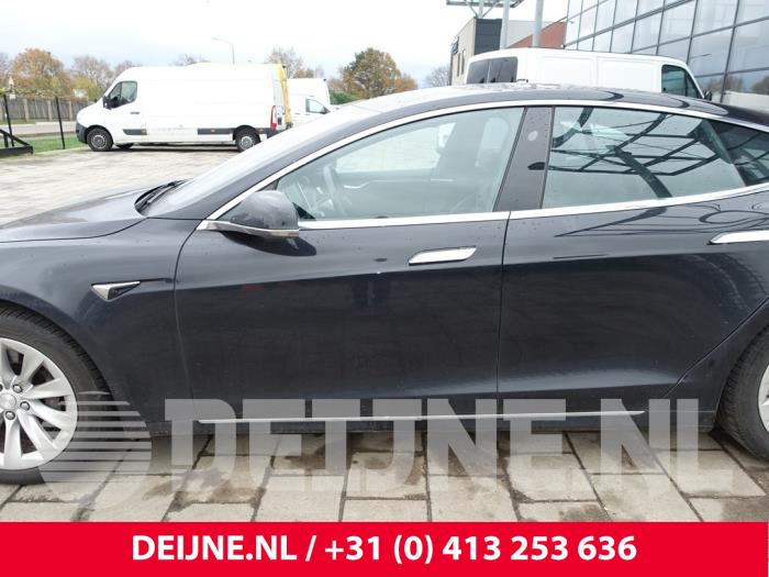 Tesla Model S Portier 4Deurs links-voor O291018
