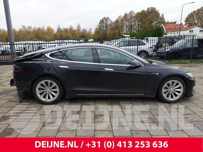 Tesla Model S Portier 4Deurs rechts-achter O291019