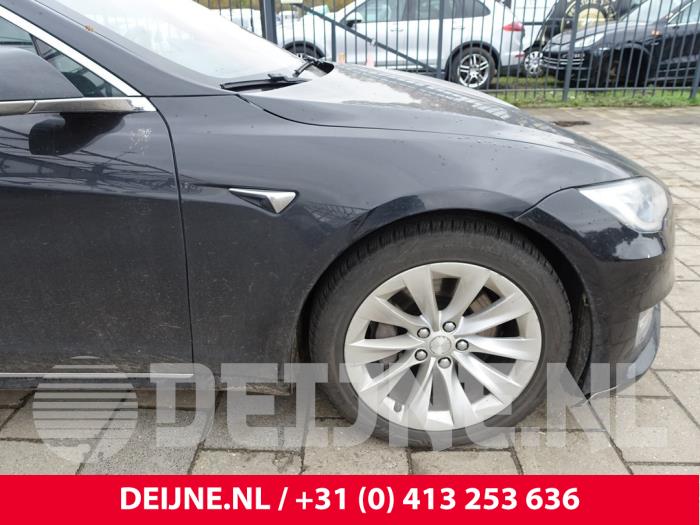 Tesla Model S Scherm rechts-voor O291028