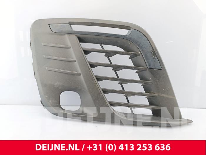 Opel Vivaro Fog light cover plate, right O291363