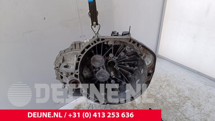 Gebruikte Versnellingsbak Renault Master III (FV) 2.3 dCi 125 16V FWD Prijs € 1.331,00 Inclusief btw aangeboden door van Deijne Onderdelen Uden B.V.