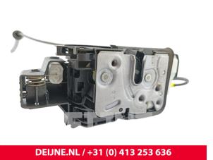 Volvo XC40 Deurslot Mechaniek 4Deurs rechts-achter O291885 foto 3