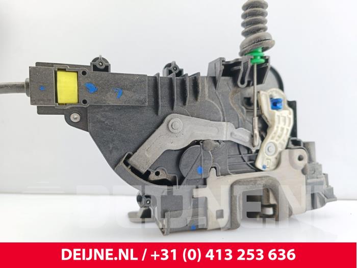 Mercedes Vito Deurslot Mechaniek 4Deurs rechts-voor O292008