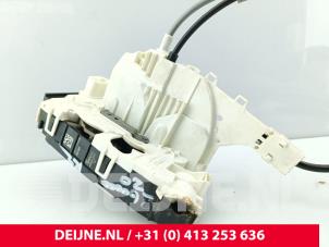 Mercedes eVito Schiebetür Schließmechanik rechts O292118 foto 3