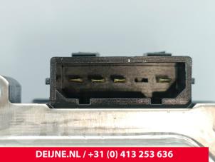 Volkswagen Caddy Scheibenwischermotor hinten O292131 foto 3