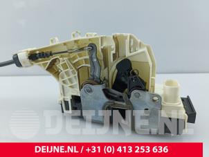 Mercedes eVito Schiebetür Schließmechanik rechts O291813 foto 3