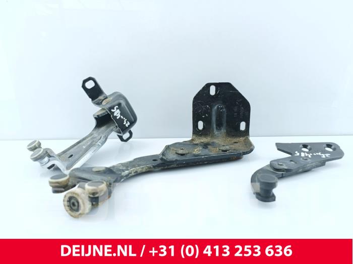 Mercedes Vito Schuifdeurrol rechts O291817