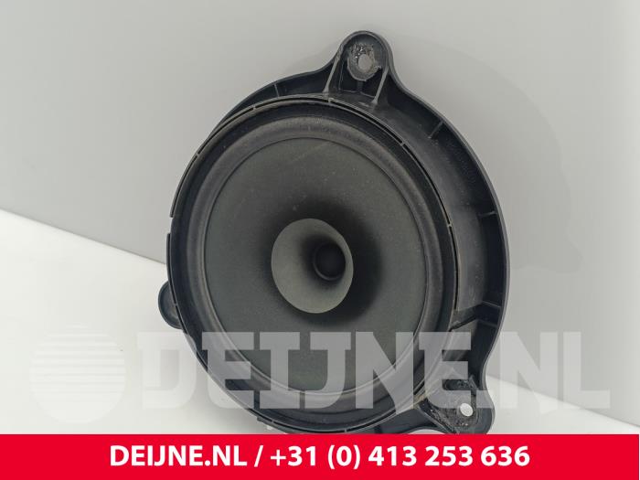 Nissan Interstar Lautsprecher O292004