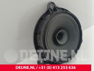 Nissan Interstar Lautsprecher O292003 foto 2
