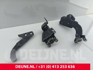 Mercedes eVito Sliding door roller, right O292018 photo 2