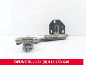 Mercedes eVito Schiebetürrolle rechts O292255 foto 2