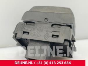 Renault Master ESP Schalter O292396 foto 3