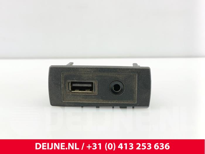 Mercedes Vito AUX / USB-Anschluss O292693
