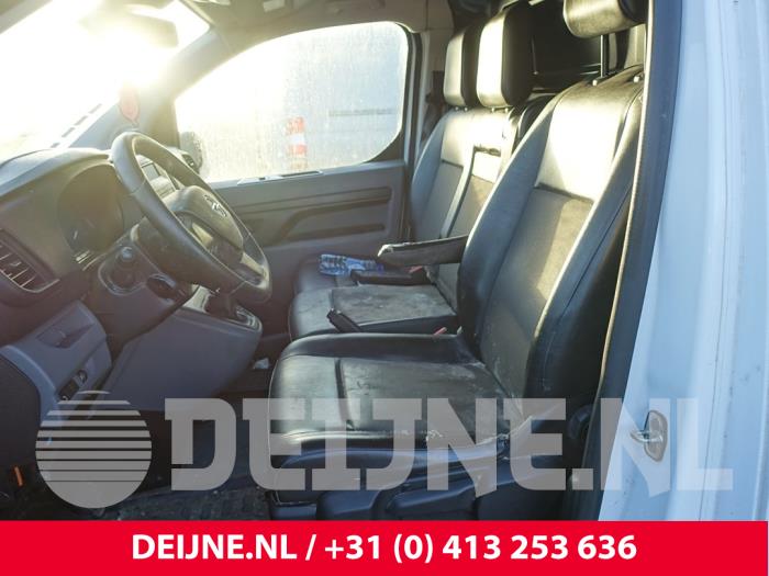 Opel Vivaro Sitz links O292872