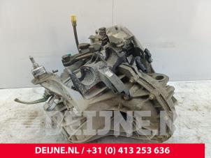 Opel Vivaro Versnellingsbak O293135 foto 2