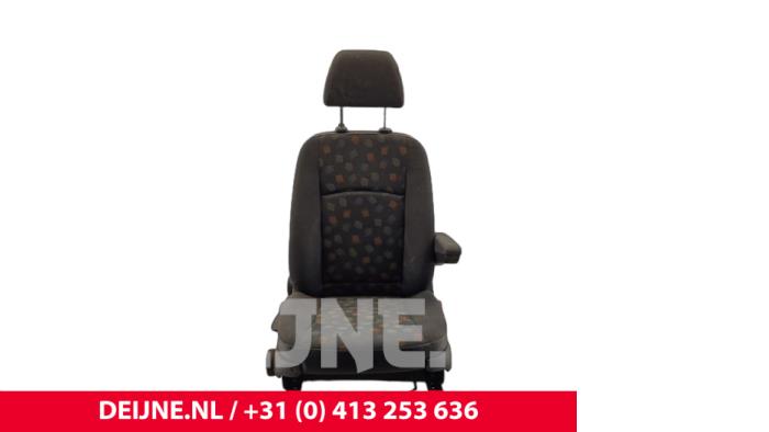 Mercedes Vito Sitz rechts O293141