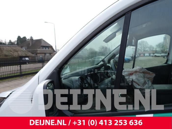 Opel Vivaro Dreieckfenster links vorne O293171